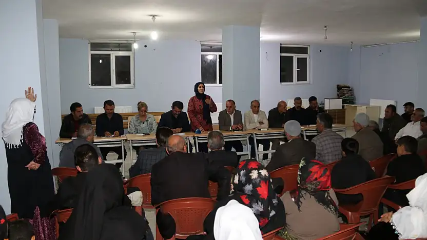 Edremit Belediyesi, mahalle sorunlarını vatandaşlarla görüştü