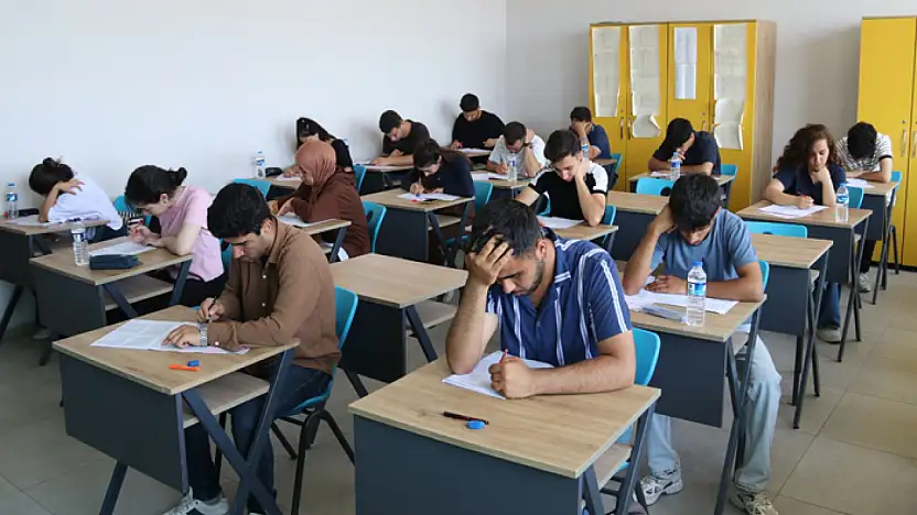 Edremit Belediyesi'nin üniversite adaylarına desteği sürüyor