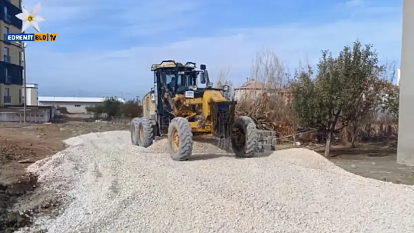 Edremit Belediyesi yol çalışmalarına hız verdi
