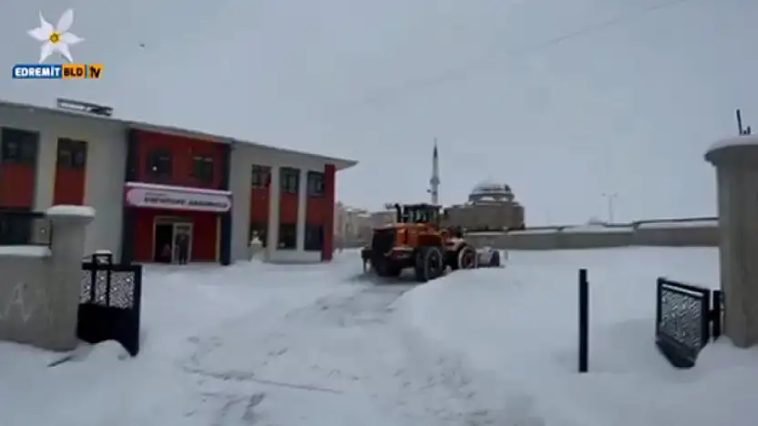 Edremit'te 7 mahallede yollar ulaşıma açıldı