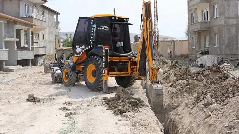 Edremit'te doğalgaz altyapı çalışmaları devam ediyor