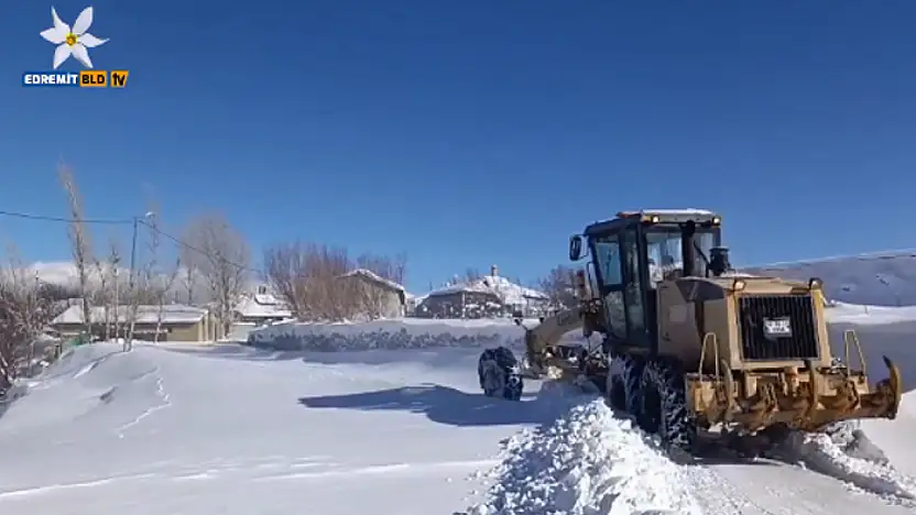 Edremit'te karla mücadele çalışmaları devam ediyor
