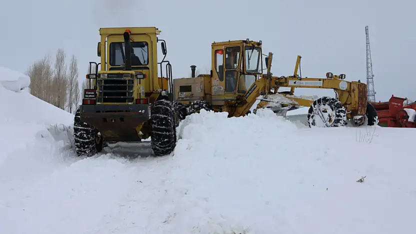 Eğlence Mahallesi'nde karla mücadele çalışması