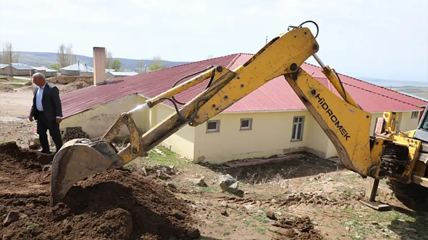 Erciş Belediyesi'nden Çimen Mahallesi'nde çalışma