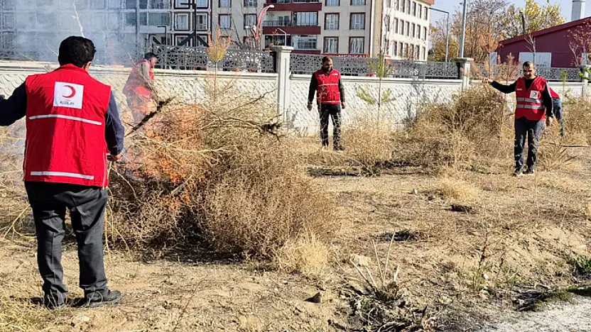 Erciş Kızılay Şubesi'nden 'Temiz Bir Çevre, Temiz Bir Gelecek' etkinliği