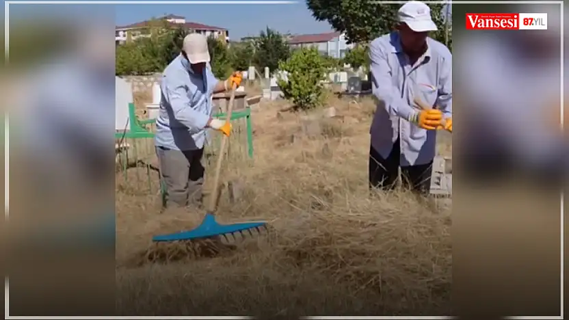 Erciş'te mezarlıklarda temizlik yapıldı