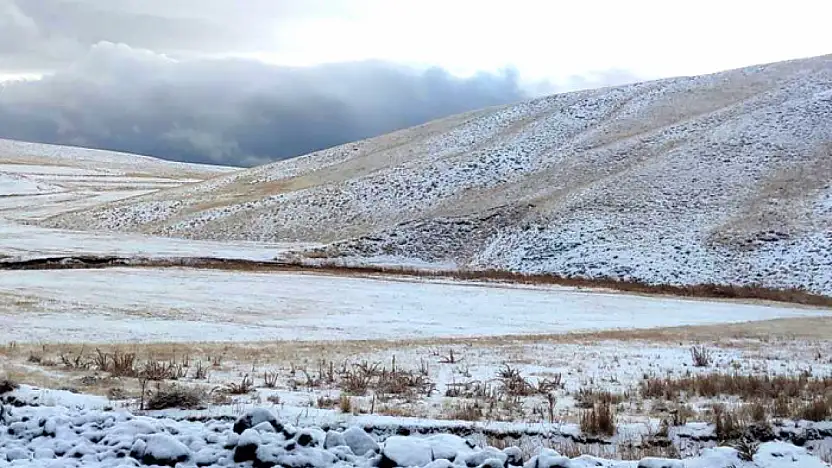 Erek Dağı beyaz örtüyle kaplandı
