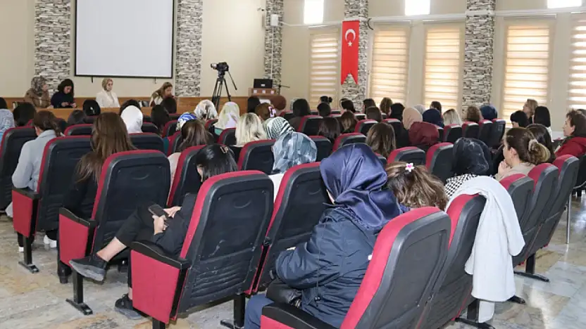 Eşbaşkan Koç, kadın personellerle buluştu