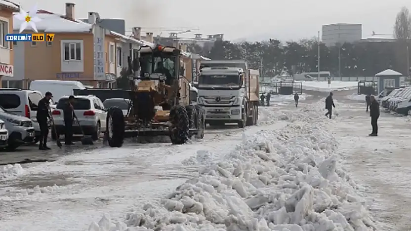 Galericiler Sitesi'nde karla mücadele çalışması