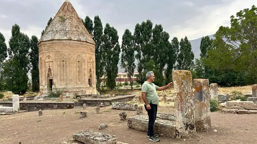 Gevaş'taki Selçuklu Mezarlığı'nda 6 yeni mezar ortaya çıktı