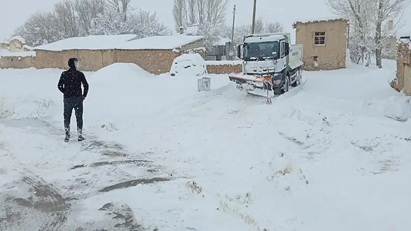 Gürpınar Belediyesi'nden karla mücadele çalışması