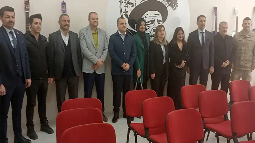 Gürpınar'daki okulda Âşık Veysel Müzik Sınıfı hizmete açıldı