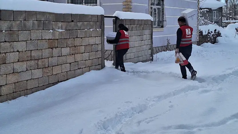 İhtiyaç sahiplerine gıda kolisi ve kurban eti desteği
