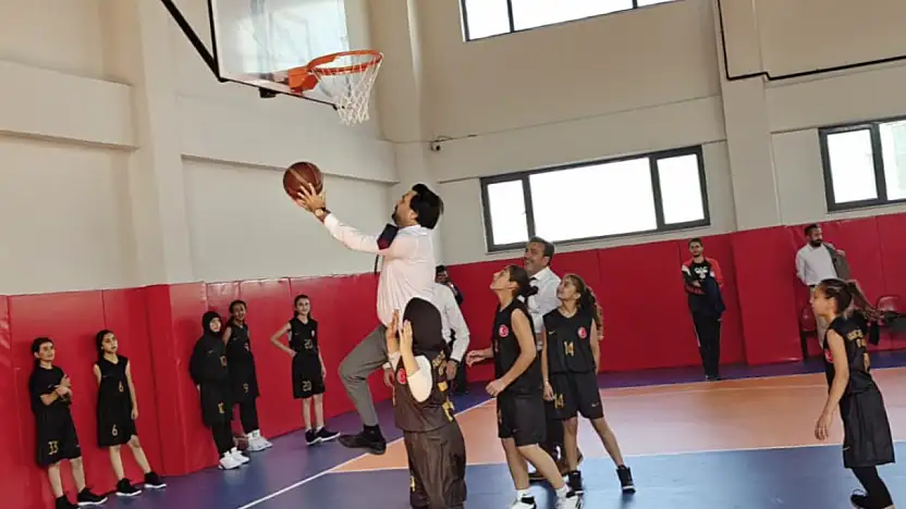 İl Müdürleri gençlerle basketbol oynadı