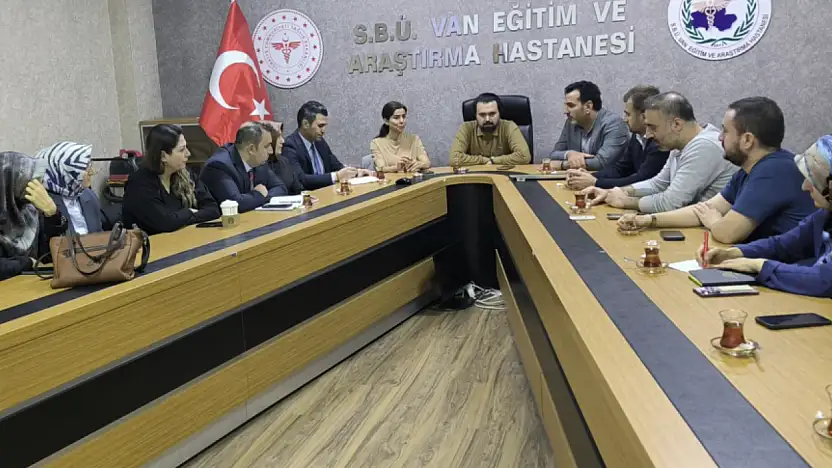 İl Sağlık Müdürü Tosun, göz kliniği hekimleriyle bir araya geldi