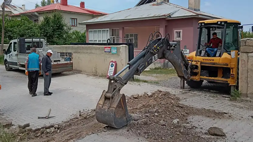 İpekyolu Belediyesi'nden yol yapım çalışmaları