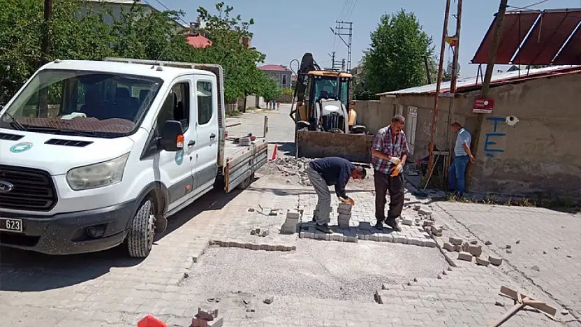 İpekyolu'nda yol ve kaldırım iyileştirme çalışmaları sürüyor