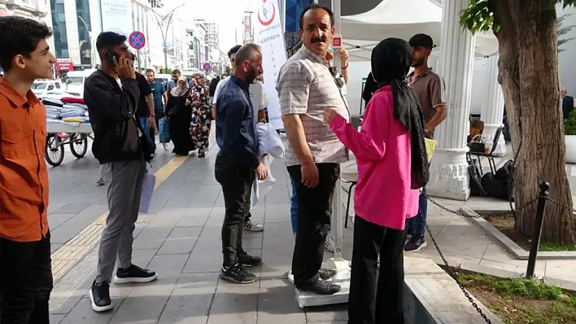 İpekyolu Sağlık Müdürlüğünden sigara ve obezite ile mücadele standı