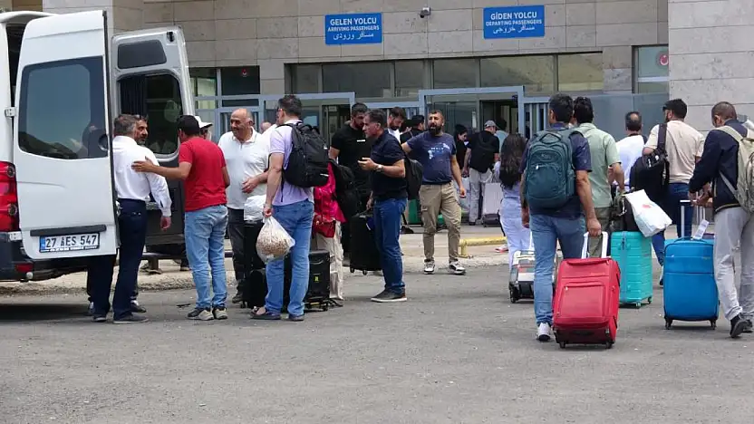 İran-İsrail savaşının 4'üncü gününde Van sınırında dönüş hareketliliği