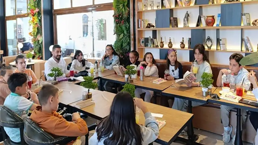 'Kitap Kaşifleri Kulübü' minik öğrencileri kitap okumaya yönlendiriyor