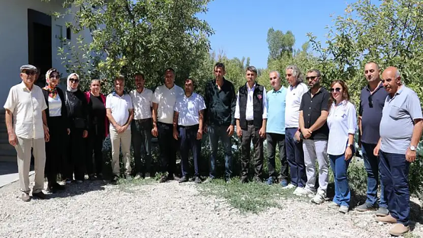 Modern basınçlı sulama sistemiyle hem işçilikten hem de verimden kazandı