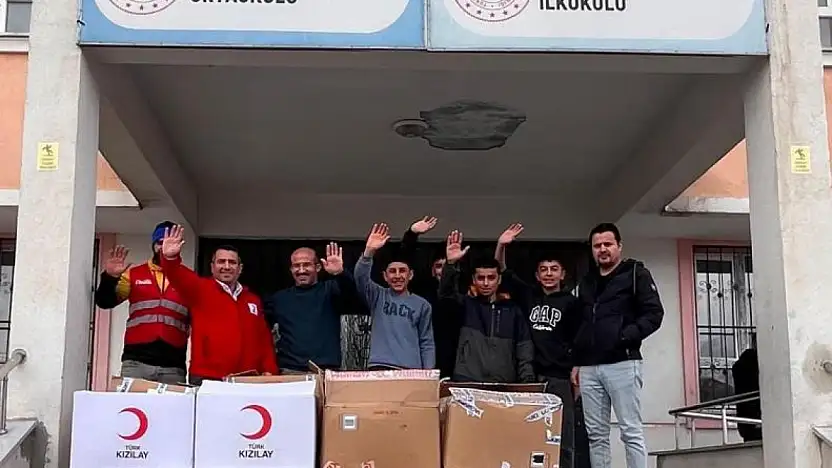 Muradiye'de 16 bin öğrenciye giyim desteği