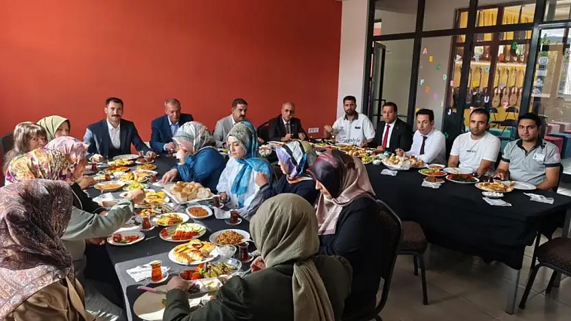 Muradiye Halk Eğitim Merkezinden usta öğreticilere teşekkür kahvaltısı