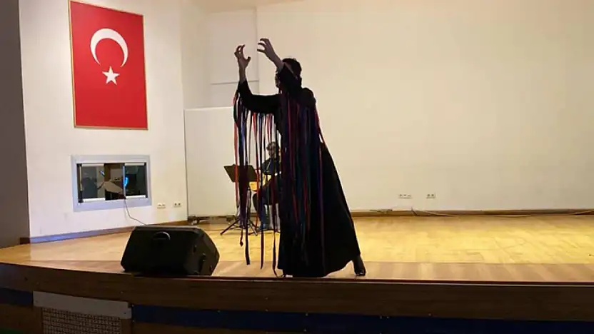 Nazlı Çığa'nın tek kişilik oyunu Nefes Muradiye'de sahnelenecek