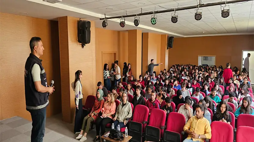 Öğrencilere İnci Kefali ve Üreme Göçü eğitimi verildi