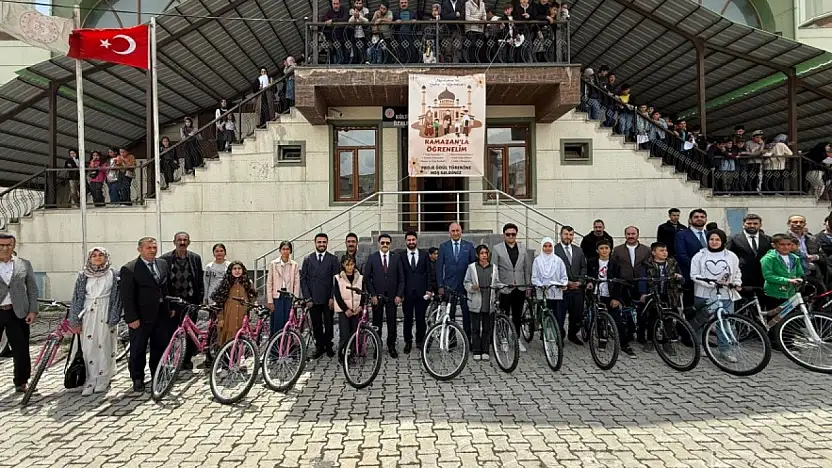 Özalp'ta ödül töreni düzenlendi
