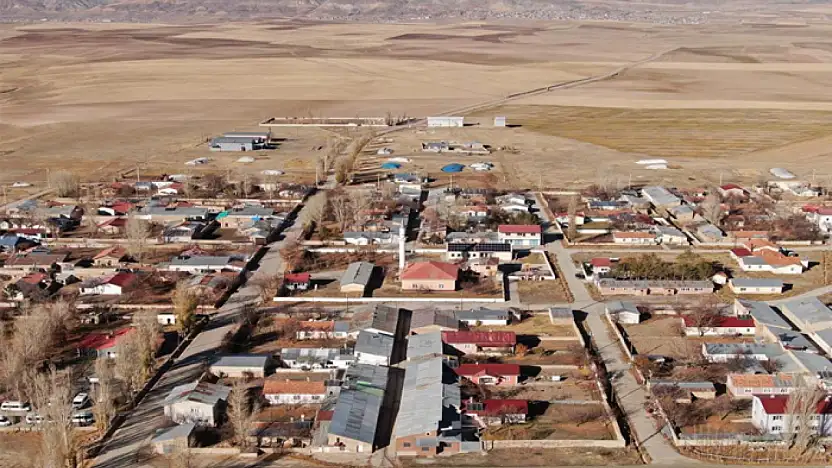 Özalp'ta simetrik yapılar sonbahar güzelliğiyle büyülüyor