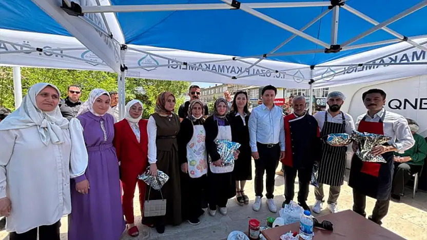 Özalp'te kursiyerler arasında yemek yarışması yapıldı