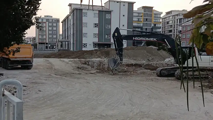 Prefabrik okulların yerine modern eğitim binaları yapılıyor