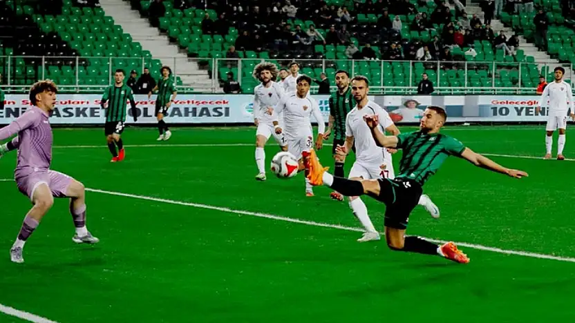 Sakaryaspor, Hatayspor'u 3 golle uğurladı