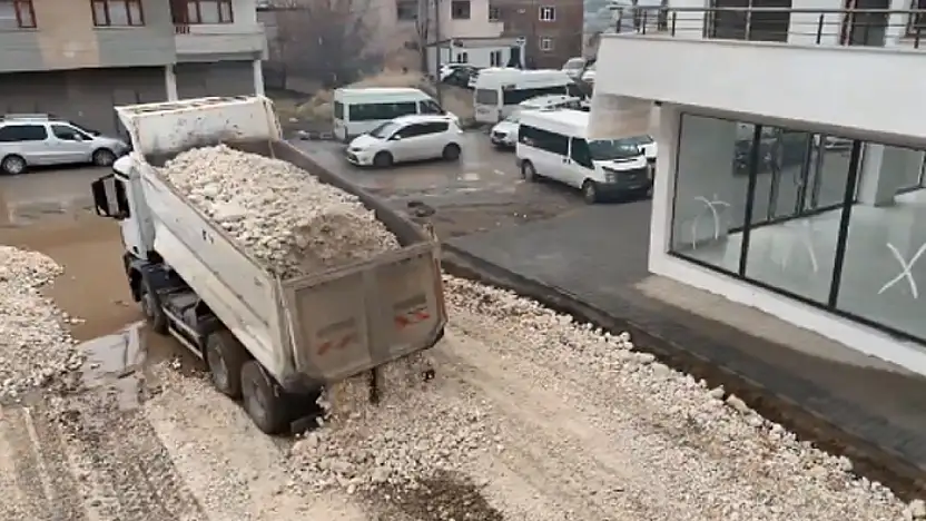 Salihiye Mahallesi'nde yol bakım çalışmaları sürüyor