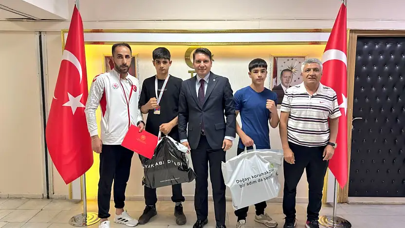 Şampiyon sporculardan Kaymakam Göktaş'a ziyaret