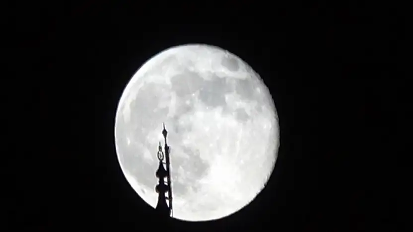 Şişkin ay görsel şölen sundu