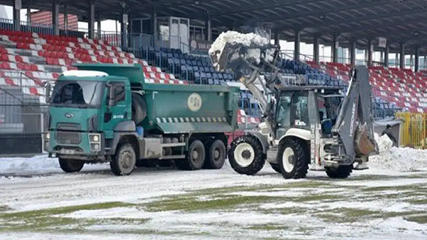 Stattaki kar temizleme yöntemi tartışmalara yol açtı