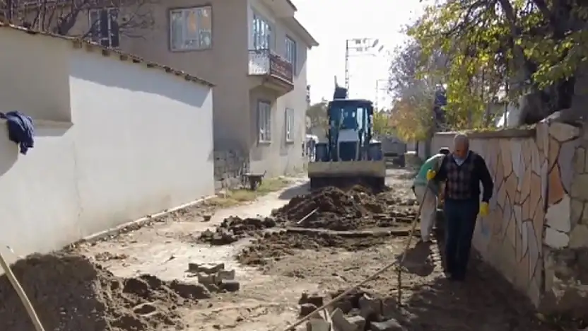 Tekevler Mahallesinde parke taşı döşeme çalışması