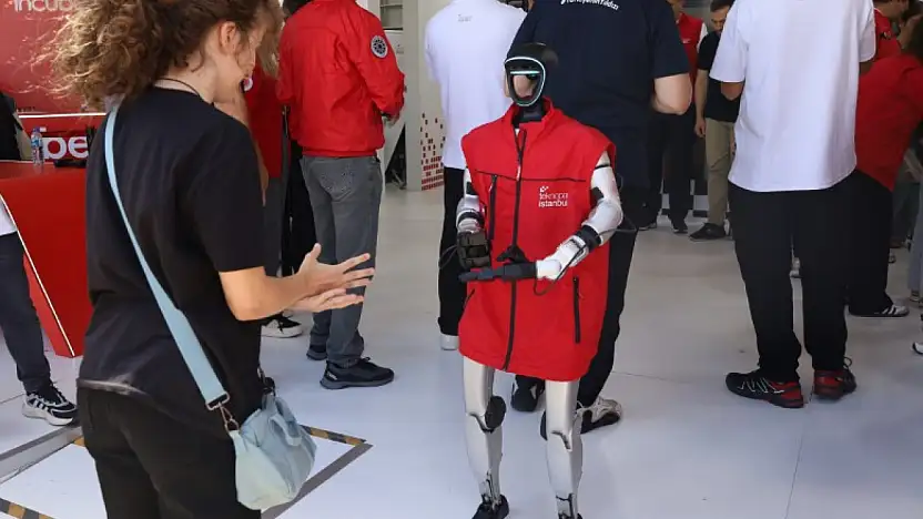 TEKNOFEST'te robot köpek ve insansı robotlar ilgi odağı oldu