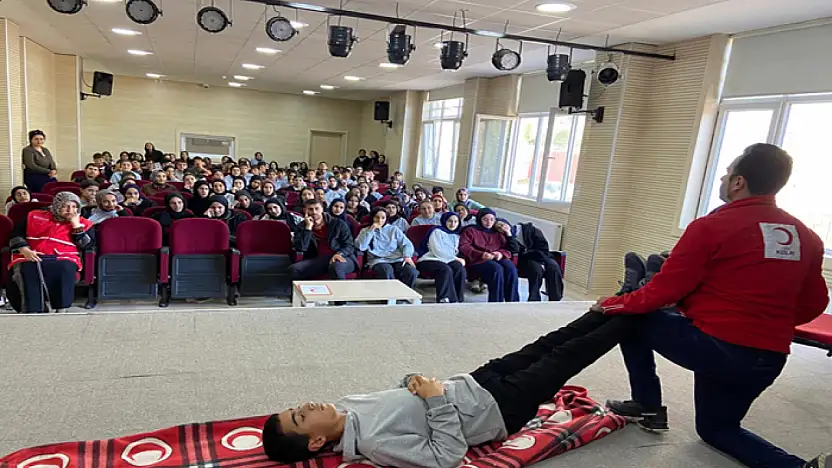 Türk Kızılay Van Şubesi'nden ilk yardım semineri