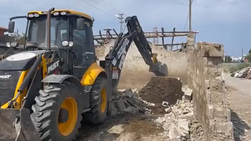 Tuşba Belediyesi, Altıntepe'de görüntü kirliliğine son verdi