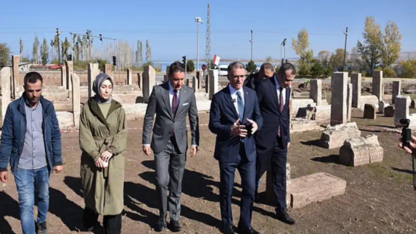 Vali Balcı restorasyon çalışmalarını inceledi