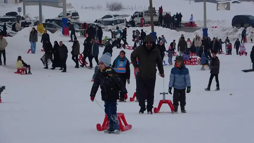 Van Abalı Kayak Merkezi çocuklarla şenlendi
