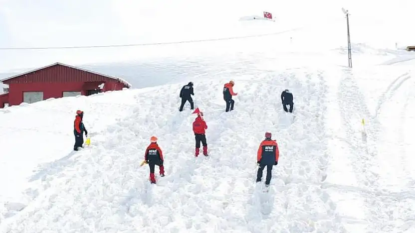 Van AFAD'dan Hakkâri'de hayat kurtaran çığ eğitimi