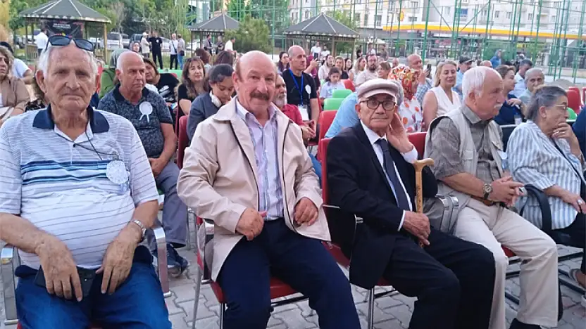 Van Atatürk Lisesi mezunları eski günleri yad etti