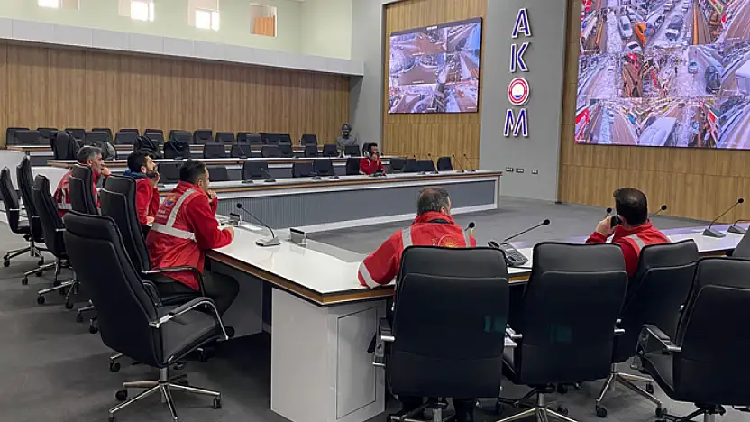 Van Büyükşehir Belediyesi kar yağışını AKOM'da anlık takip ediyor