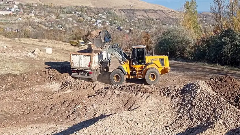 Van Büyükşehir Belediyesi kırsal yollarda çalışmalarını hızlandırdı
