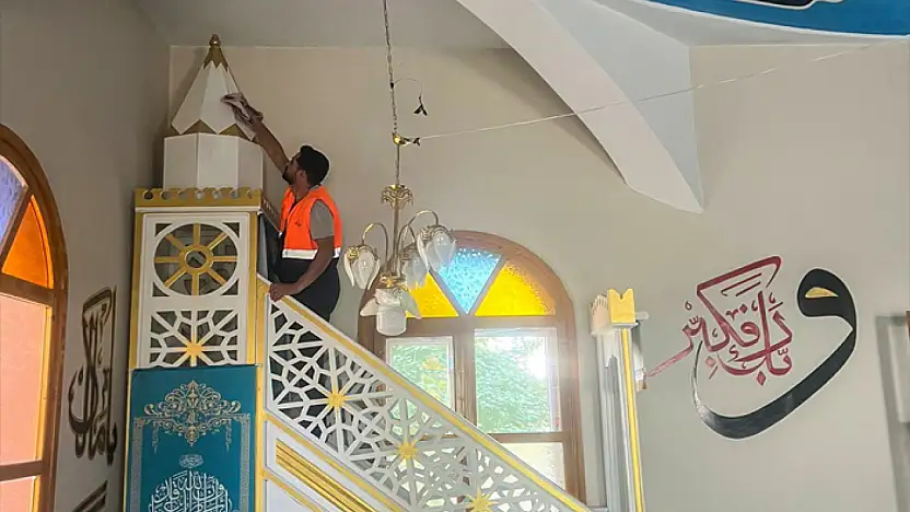 Van Büyükşehir Belediyesi'nden camilerde temizlik çalışmaları