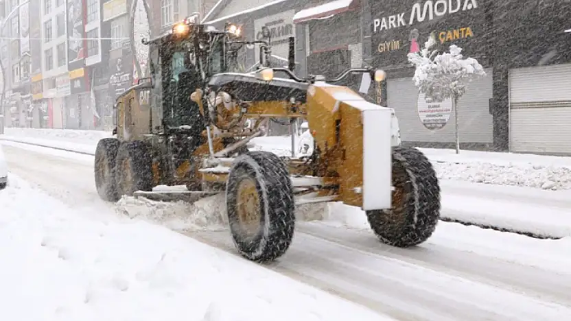 Van Büyükşehir Belediyesi'nden karla mücadele seferberliği